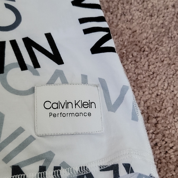 Top - Picture 2 of 3